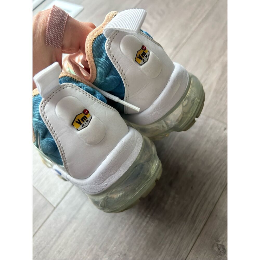 Nike Vapormax size 7.5 Women's White Light Menta AO4550-100 - Picture 3 of 6